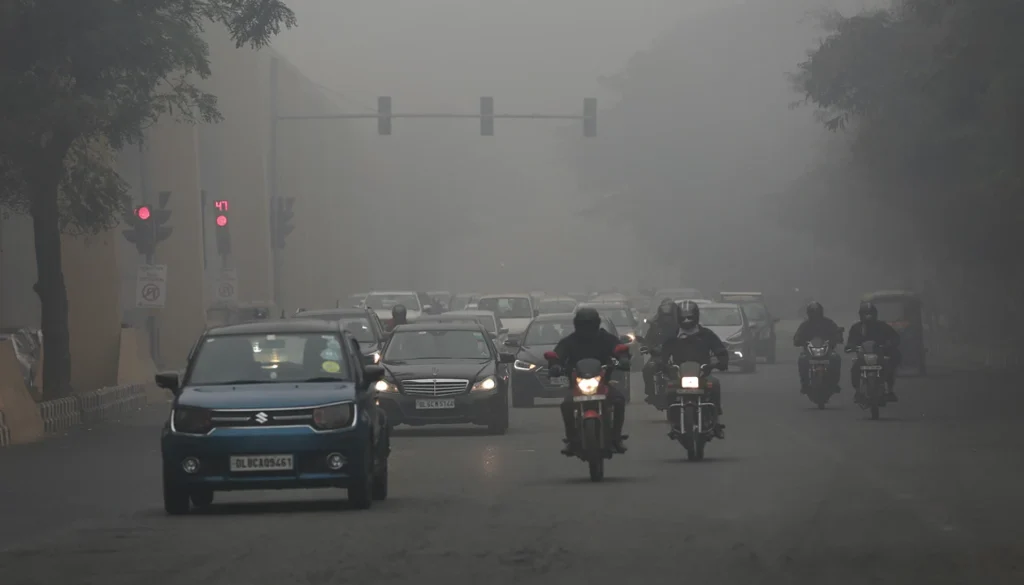 Delhi vehicles and petrol pump enforcement amid winter smog under no fuel without PUC rules